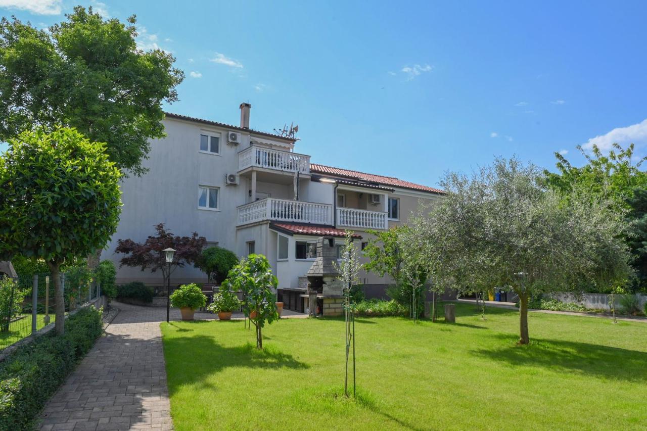 Apartments Basic Sveti Anton 88 Malinska Exterior foto