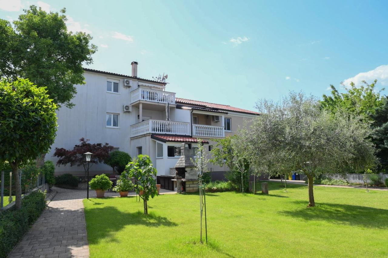 Apartments Basic Sveti Anton 88 Malinska Exterior foto