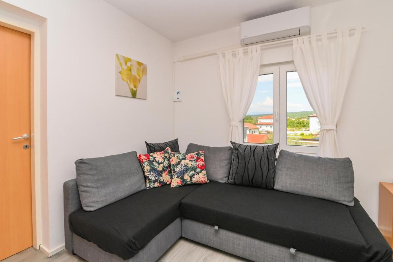 Apartments Basic Sveti Anton 88 Malinska Exterior foto